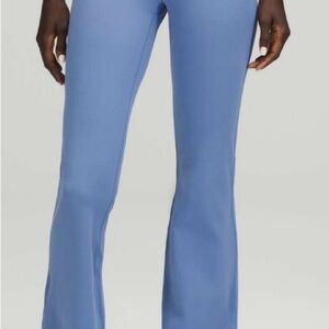Lululemon Groove Super-High-Rise
Flared Pant Nulu Water Drop Sz 6 EUC